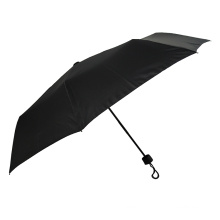 homme parapluie noir enduit de caoutchouc